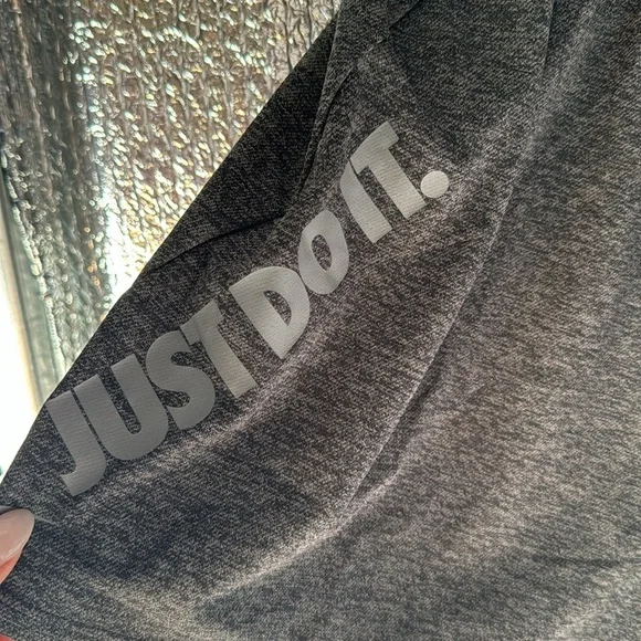 Nike Women’s Athletic Shorts Heather Gray Size XL - Picture 3 of 4